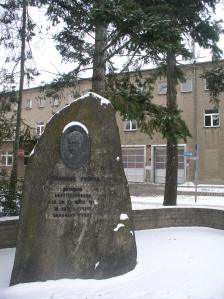 Memorial stone for Alexander Futran, Futranplatz (Berlin-Köpenick, January 2013). No © needed. Photo by Joep de Visser